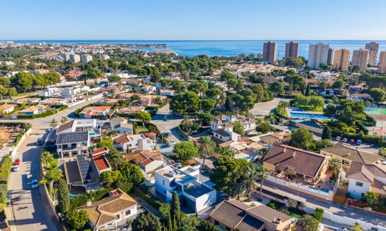 Herverkoop - Villa -
Campoamor