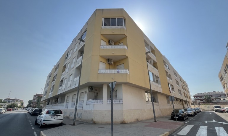 Revente - Appartement / Flat -
Almoradi