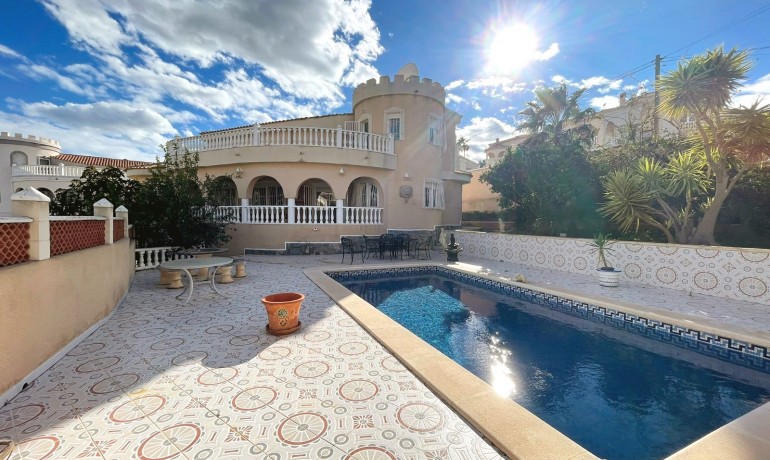 Herverkoop - Villa -
Cuidad Quesada* - Upper Golf