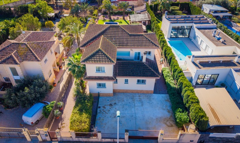 Sale - Villa -
Elche* - Elche