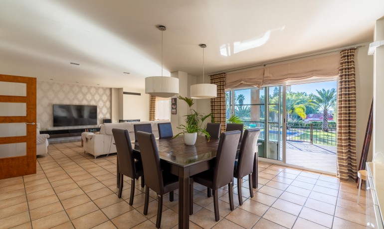 Sale - Villa -
Elche* - Elche