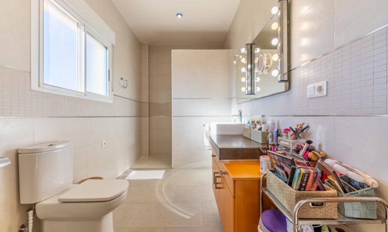 Sale - Villa -
Elche* - Elche