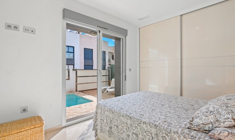 Herverkoop - Villa -
Ciudad Quesada - La Laguna