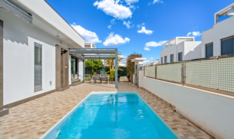 Herverkoop - Villa -
Ciudad Quesada - La Laguna