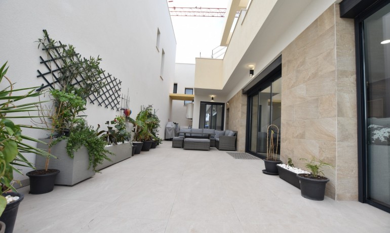 Herverkoop - Villa -
Los Montesinos - Los Montesinos - Village