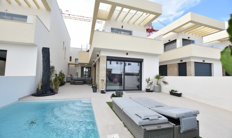 Herverkoop - Villa -
Los Montesinos - Los Montesinos - Village