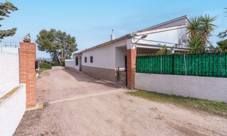 Herverkoop - 3 Detached Villas -
Hondón de las Nieves