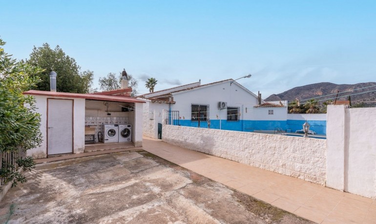 Herverkoop - 3 Detached Villas -
Hondón de las Nieves