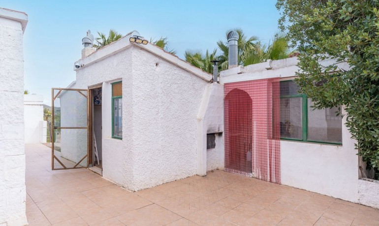 Herverkoop - 3 Detached Villas -
Hondón de las Nieves