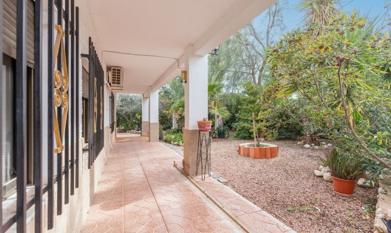 Herverkoop - 3 Detached Villas -
Hondón de las Nieves