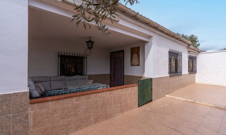 Herverkoop - 3 Detached Villas -
Hondón de las Nieves