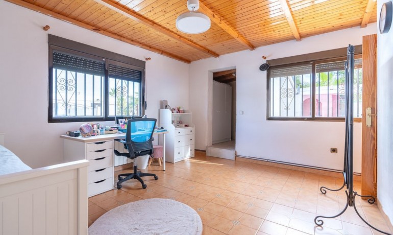 Herverkoop - 3 Detached Villas -
Hondón de las Nieves