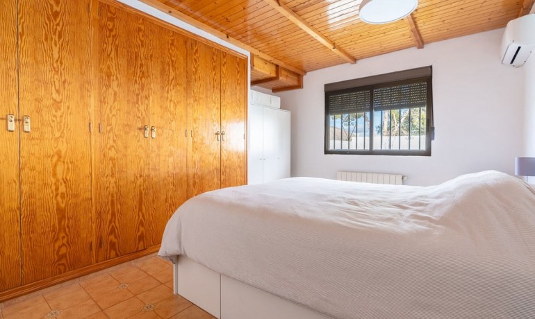 Herverkoop - 3 Detached Villas -
Hondón de las Nieves