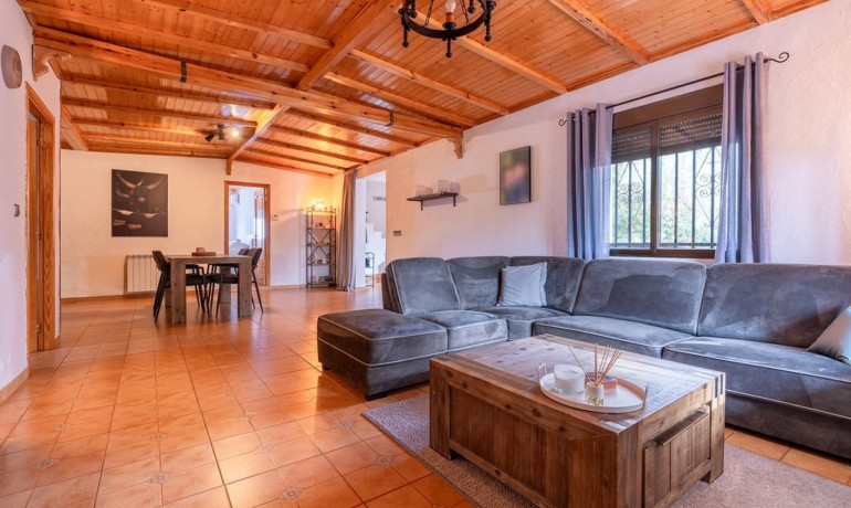 Herverkoop - 3 Detached Villas -
Hondón de las Nieves