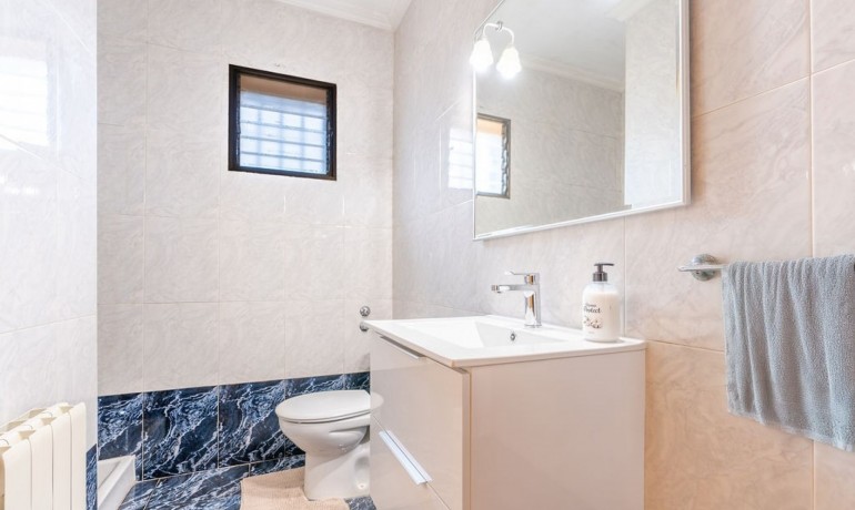 Herverkoop - 3 Detached Villas -
Hondón de las Nieves