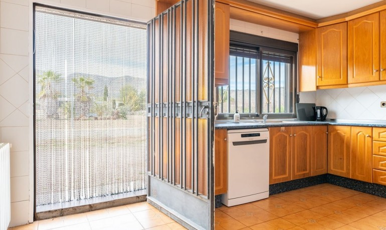 Herverkoop - 3 Detached Villas -
Hondón de las Nieves