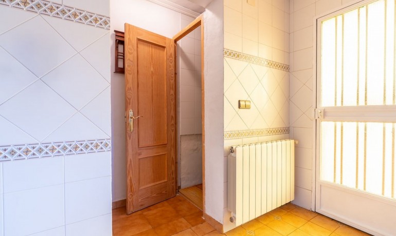 Herverkoop - 3 Detached Villas -
Hondón de las Nieves