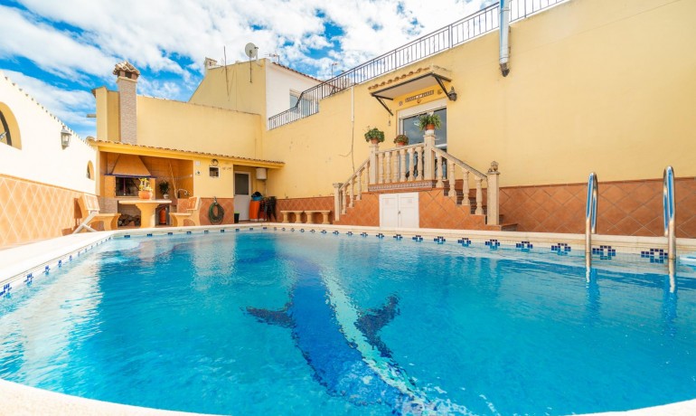 Sale - House -
Orihuela* - Desamparados-Hurchillo-Torremendo