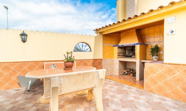 Sale - House -
Orihuela* - Desamparados-Hurchillo-Torremendo