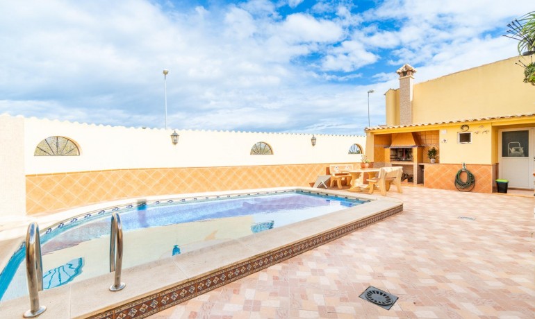 Sale - House -
Orihuela* - Desamparados-Hurchillo-Torremendo