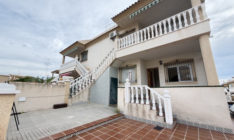 Venta - Apartamento / piso -
La Zenia