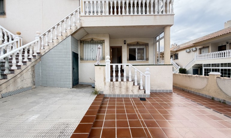Venta - Apartamento / piso -
La Zenia