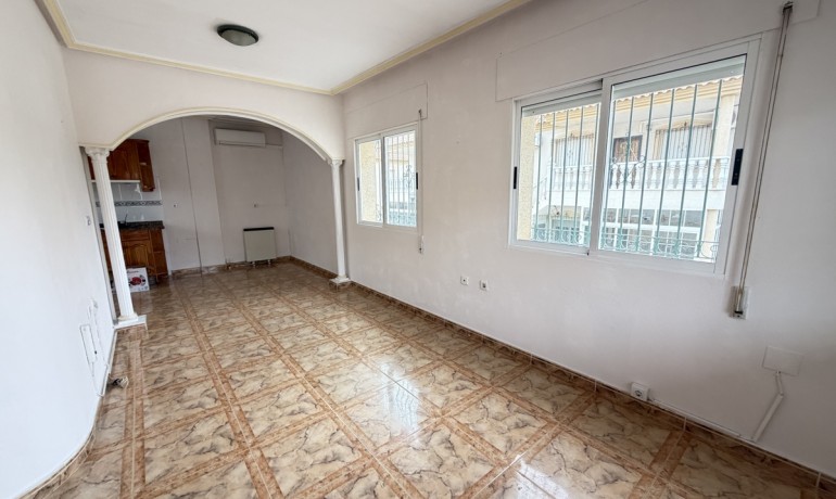 Venta - Apartamento / piso -
La Zenia