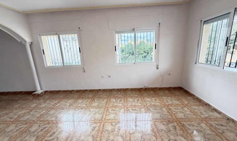 Venta - Apartamento / piso -
La Zenia