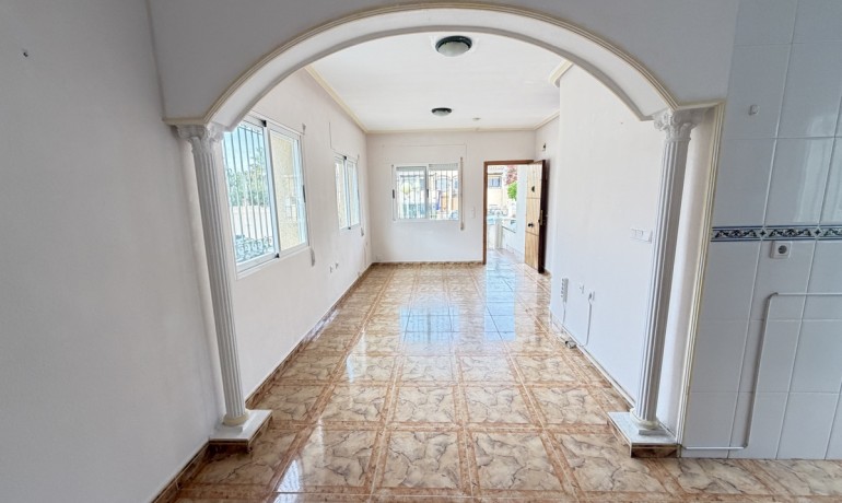 Venta - Apartamento / piso -
La Zenia
