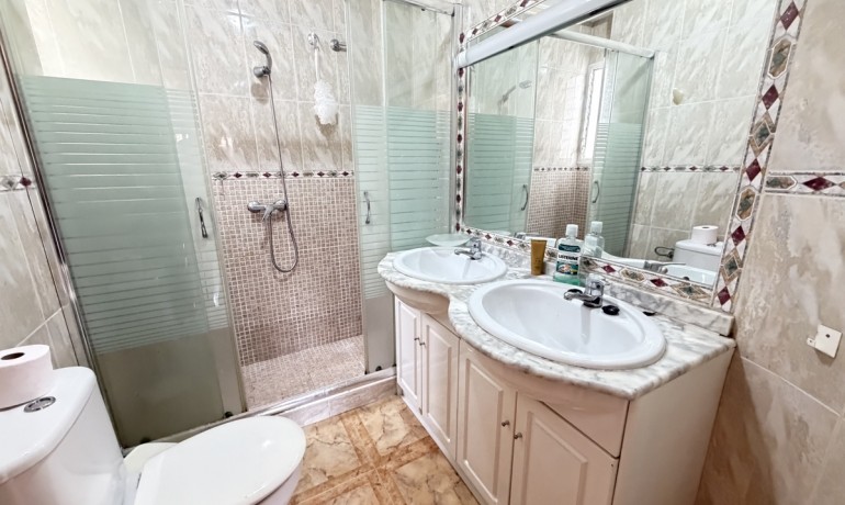 Venta - Apartamento / piso -
La Zenia