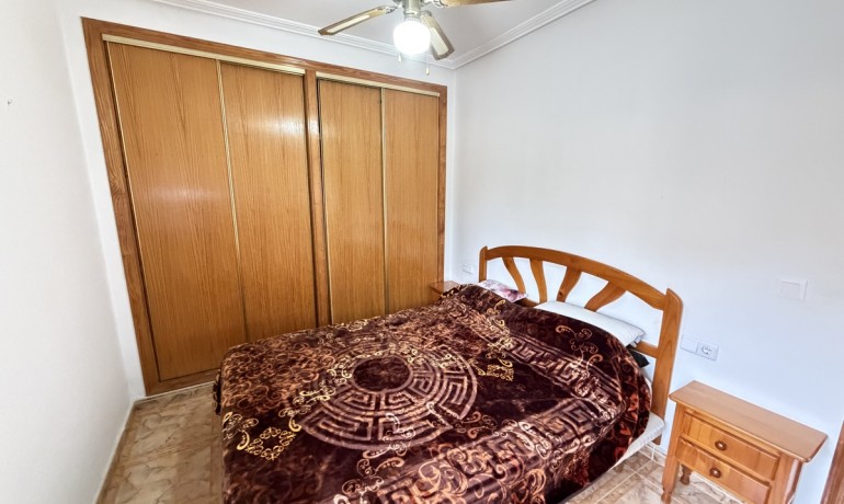 Venta - Apartamento / piso -
La Zenia