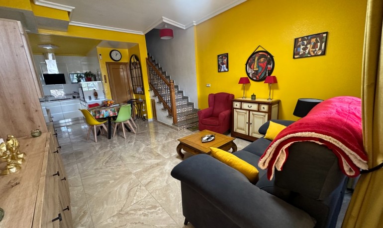 Herverkoop - Huis -
Bigastro