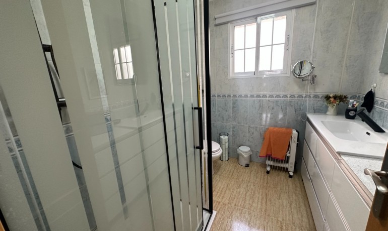 Herverkoop - Huis -
Bigastro