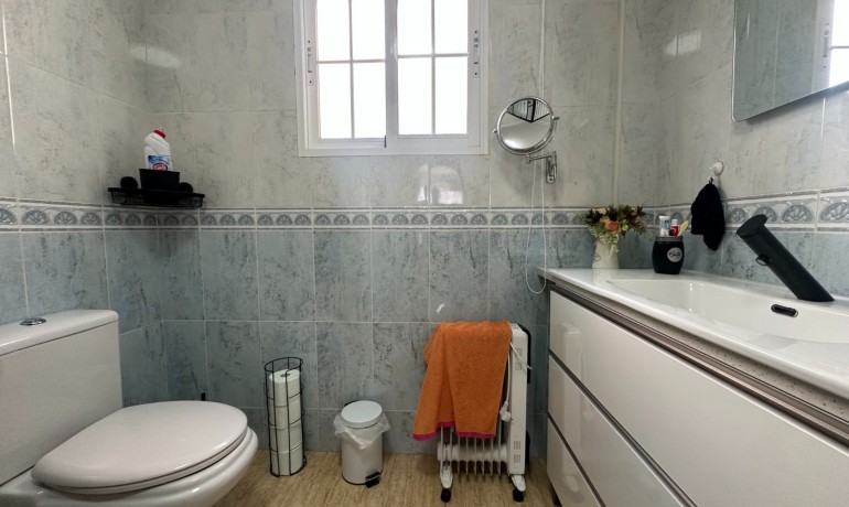 Herverkoop - Huis -
Bigastro