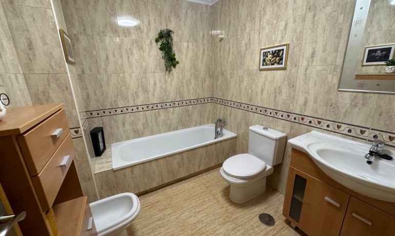 Herverkoop - Huis -
Bigastro