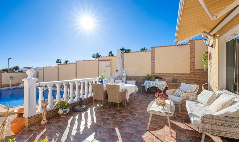 Herverkoop - Villa -
Cuidad Quesada* - Doña pepa