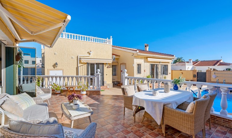 Herverkoop - Villa -
Cuidad Quesada* - Doña pepa