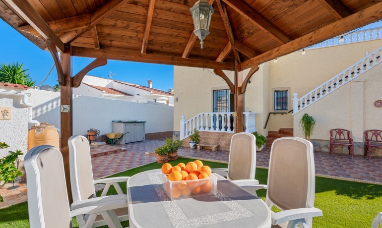 Herverkoop - Villa -
Cuidad Quesada* - Doña pepa