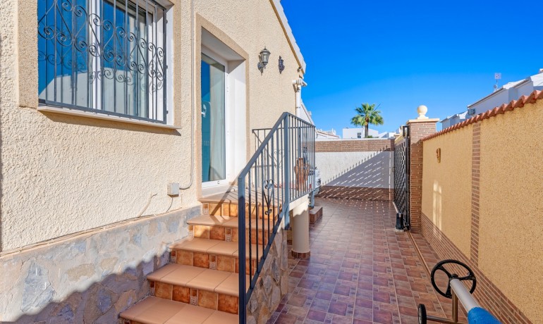 Herverkoop - Villa -
Cuidad Quesada* - Doña pepa