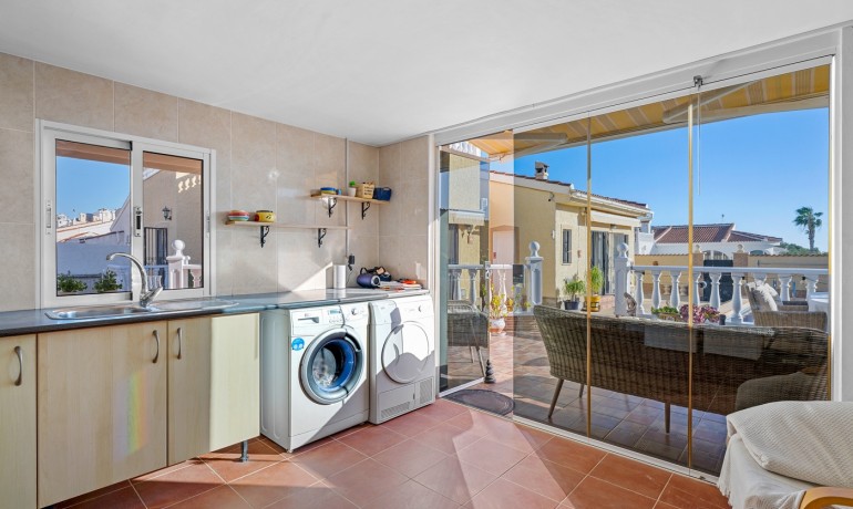 Herverkoop - Villa -
Cuidad Quesada* - Doña pepa