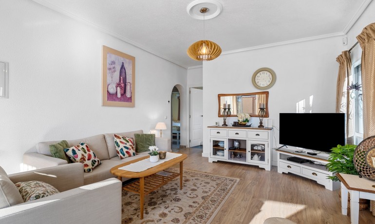 Herverkoop - Villa -
Cuidad Quesada* - Doña pepa