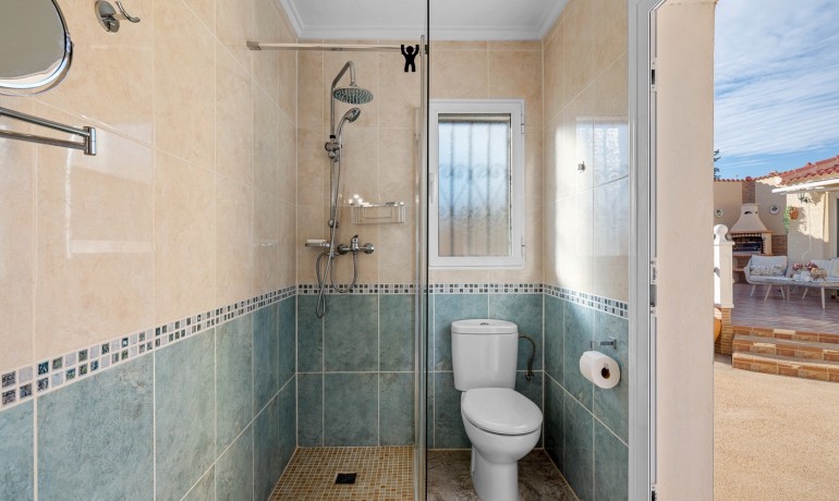 Herverkoop - Villa -
Cuidad Quesada* - Doña pepa