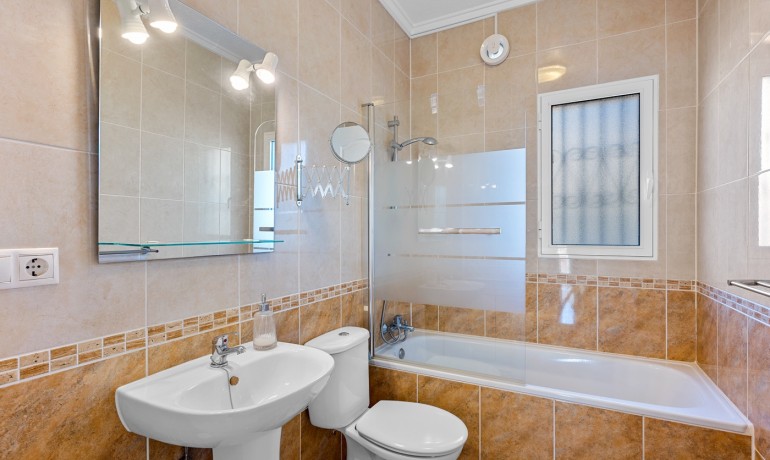 Herverkoop - Villa -
Cuidad Quesada* - Doña pepa