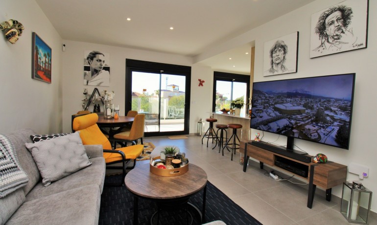 Sale - Apartment / Flat -
Villamartin