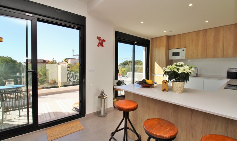 Sale - Apartment / Flat -
Villamartin