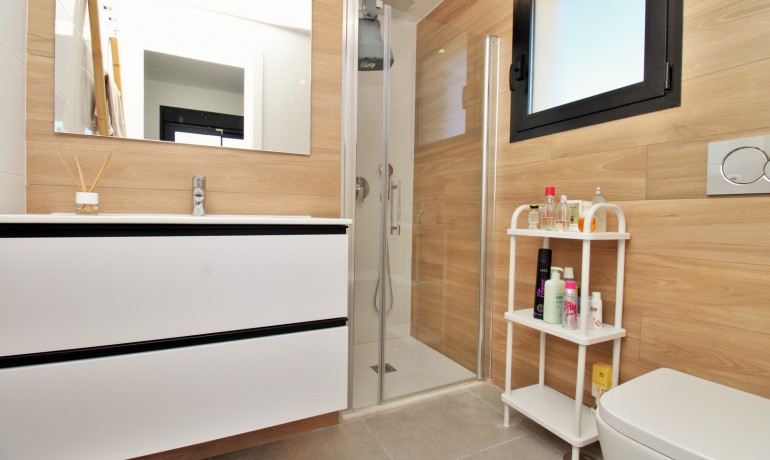 Sale - Apartment / Flat -
Villamartin