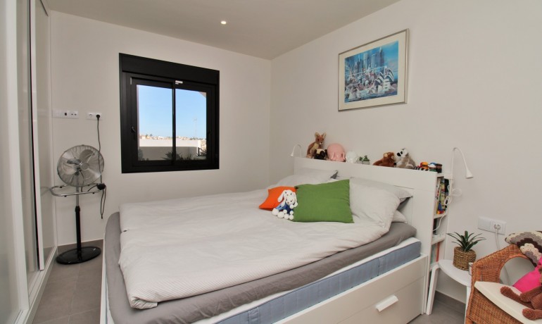 Sale - Apartment / Flat -
Villamartin