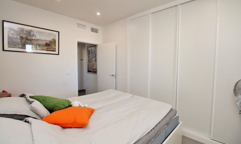 Sale - Apartment / Flat -
Villamartin