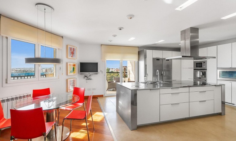 Herverkoop - Appartement / Flat -
Torrevieja* - Paseo maritimo