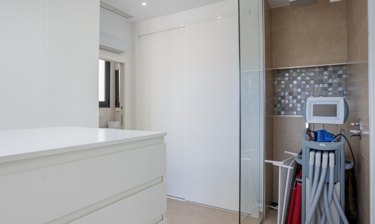 Herverkoop - Huis -
Benijofar*